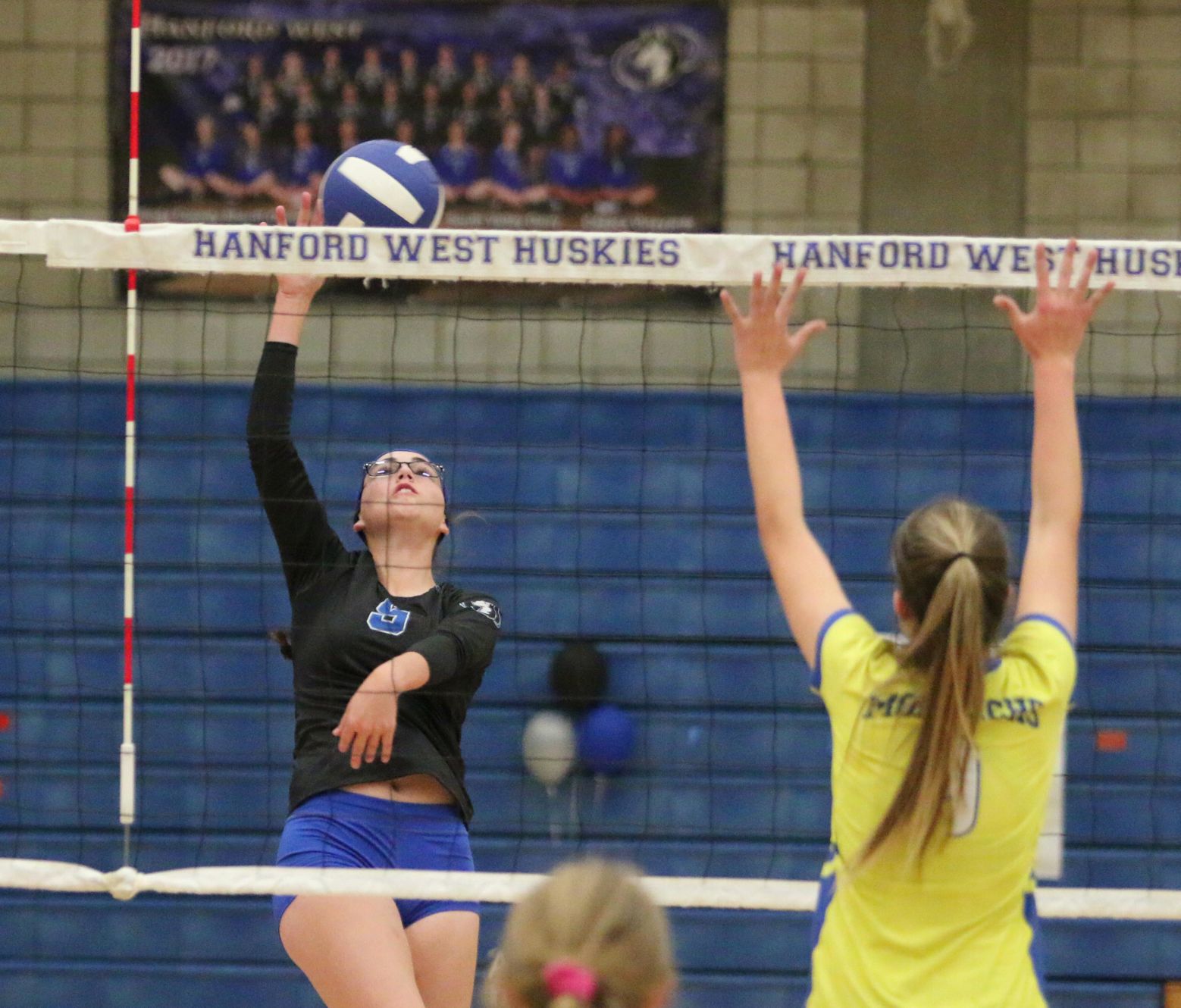 Huskies show heart in loss to Monarchs on Senior Night